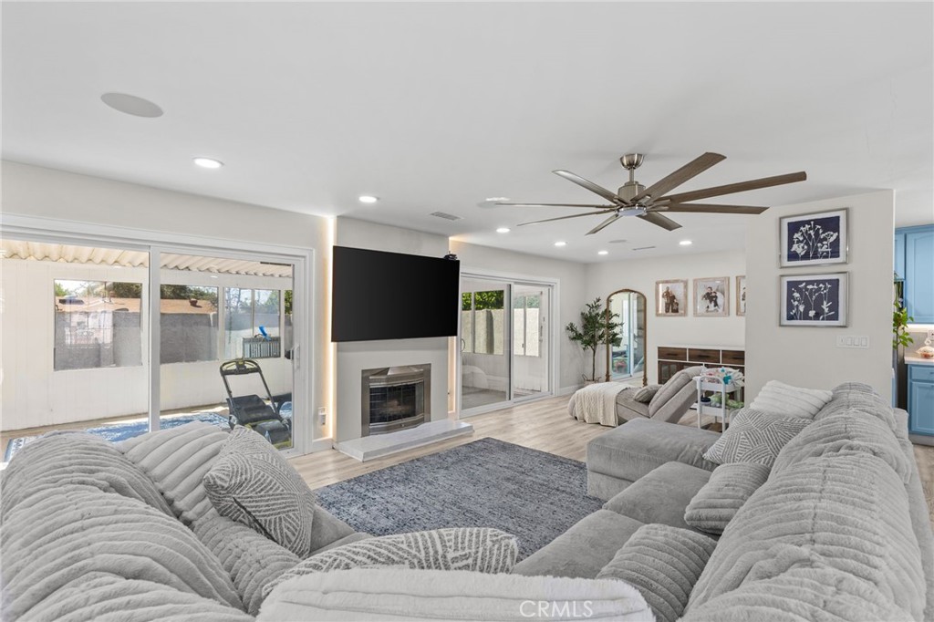 218 Foxbury, Pomona