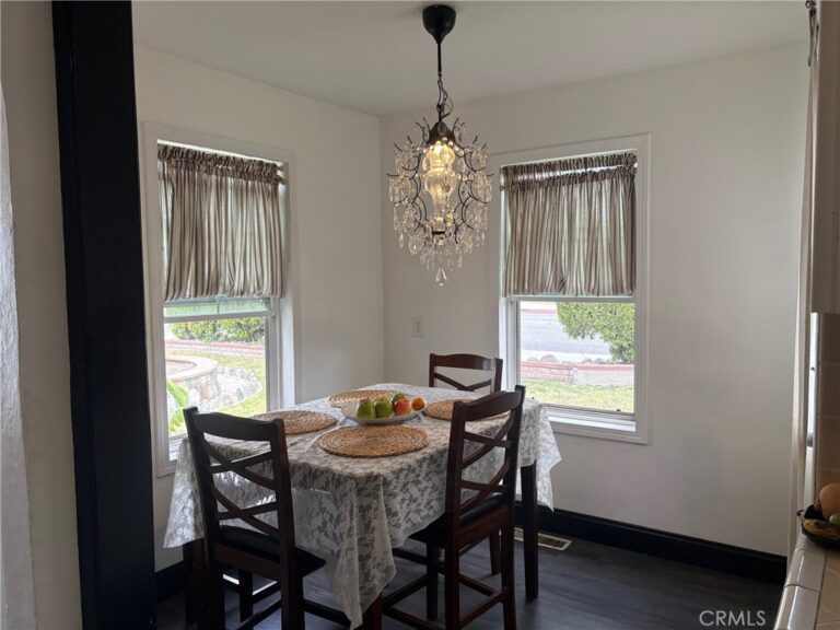 2196 N Orange Grove Avenue, Pomona