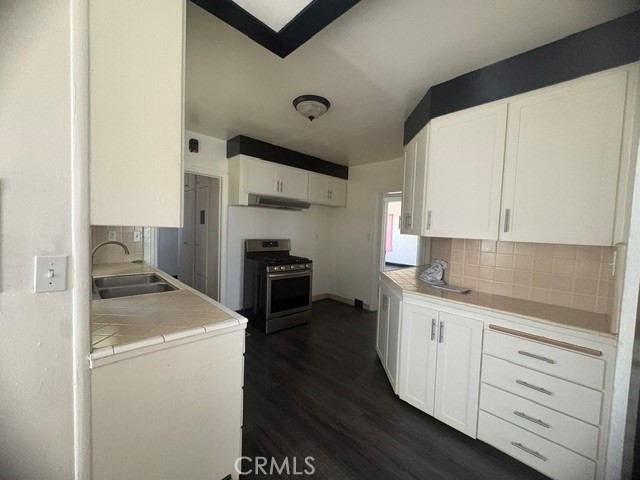 2196 N Orange Grove Avenue, Pomona