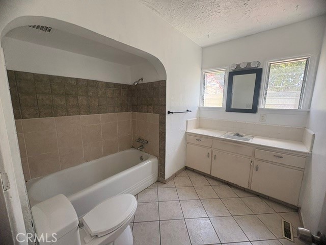 2196 N Orange Grove Avenue, Pomona