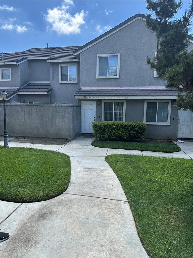 220 W Walnut #B, Rialto