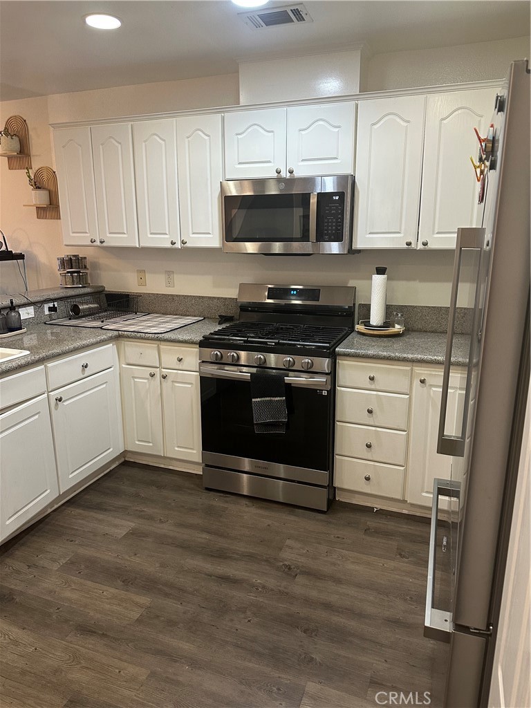 220 W Walnut #B, Rialto