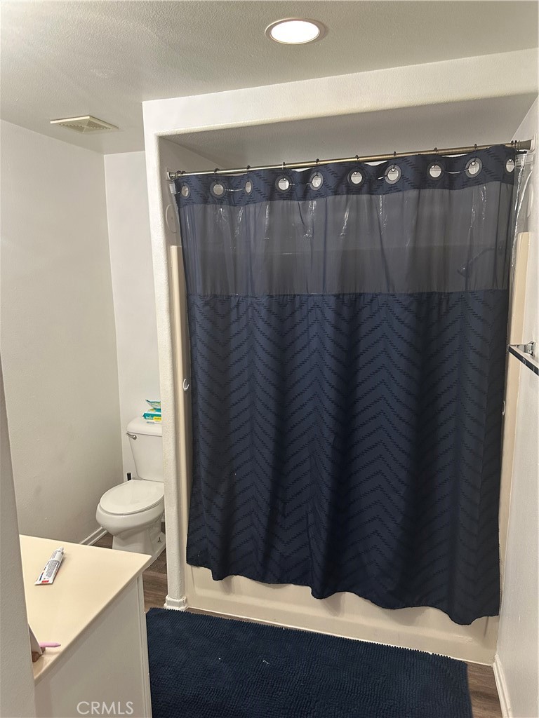 220 W Walnut #B, Rialto