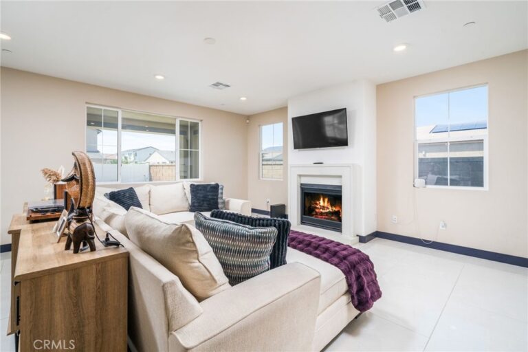 2414 Crater Avenue, Rialto