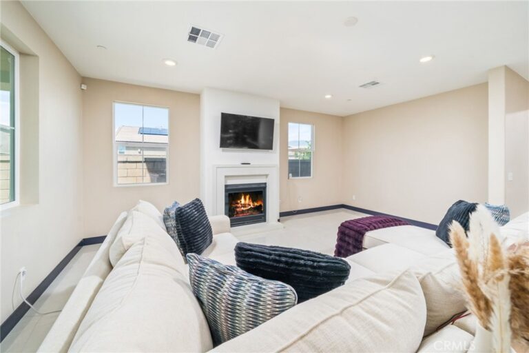 2414 Crater Avenue, Rialto