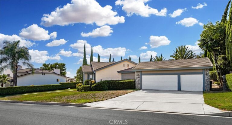 2421 Cliff Road, Upland