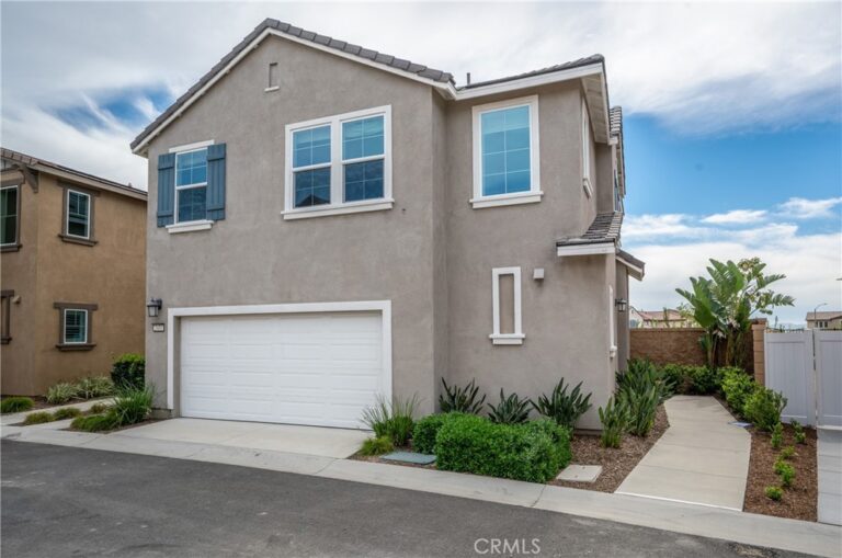 2431 Gunner Ridge Way, Rialto