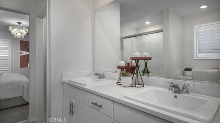 2431 Gunner Ridge Way, Rialto