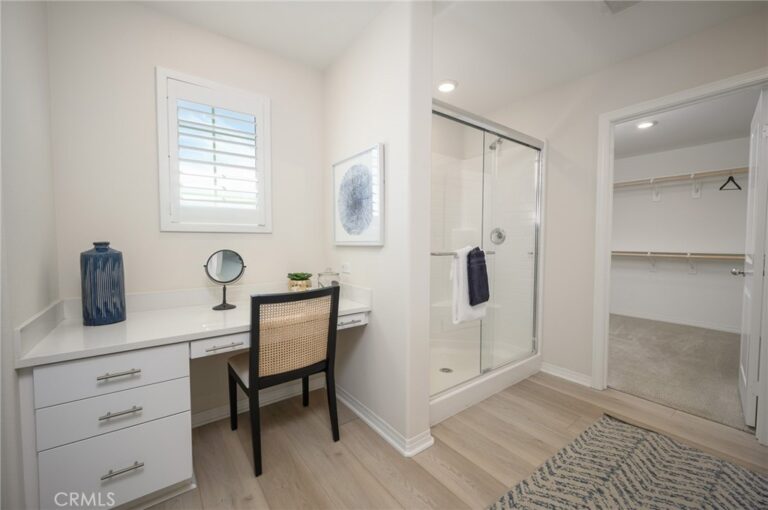 2431 Gunner Ridge Way, Rialto