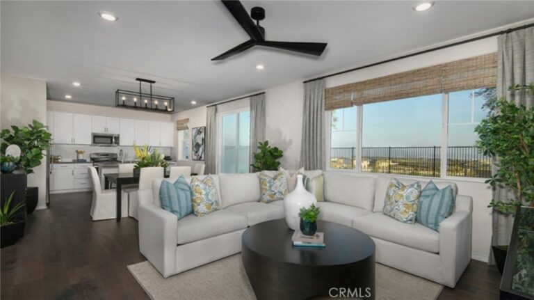 2433 Gunner Ridge Way, Rialto