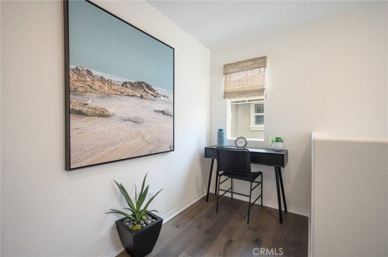 2433 Gunner Ridge Way, Rialto