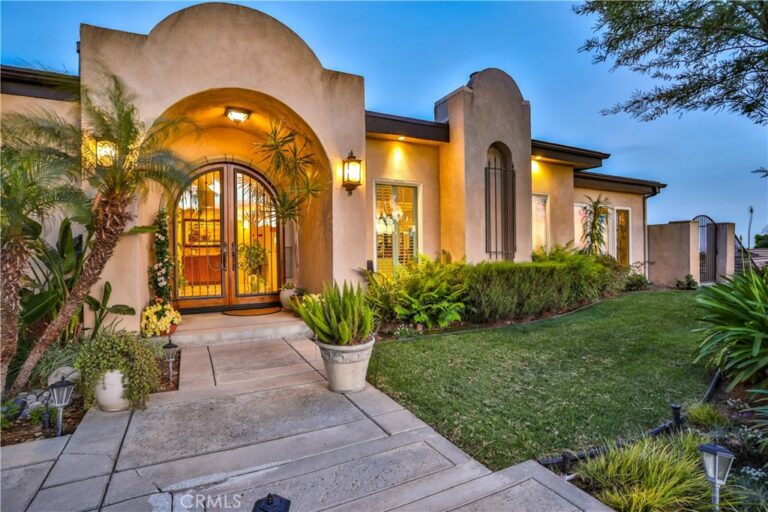 2708 N Mountain Avenue, Claremont