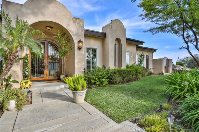 2708 N Mountain Avenue, Claremont