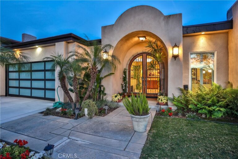 2708 N Mountain Avenue, Claremont
