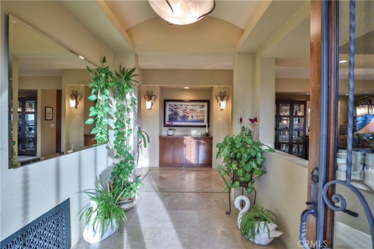 2708 N Mountain Avenue, Claremont