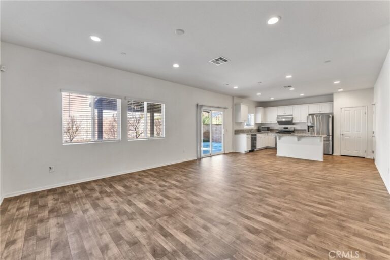 2843 E Alberta, Ontario