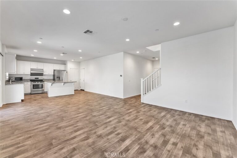 2843 E Alberta, Ontario
