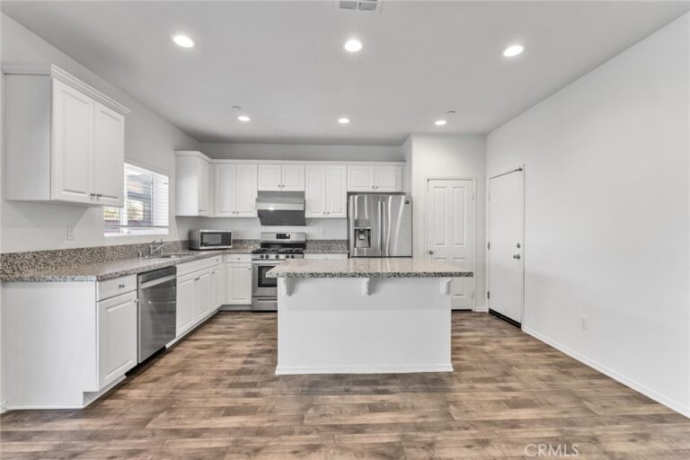 2843 E Alberta, Ontario