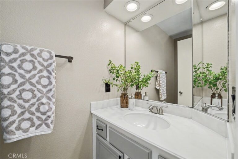3 Saddlewood, Pomona