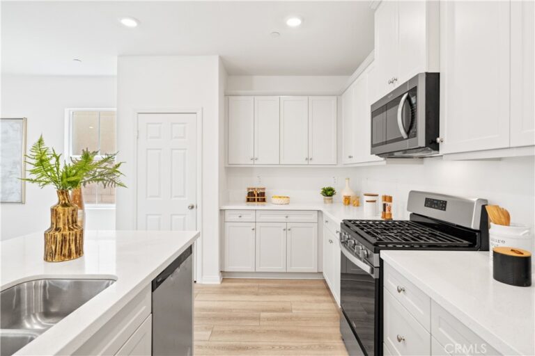 4125 E La Jolla Street, Ontario