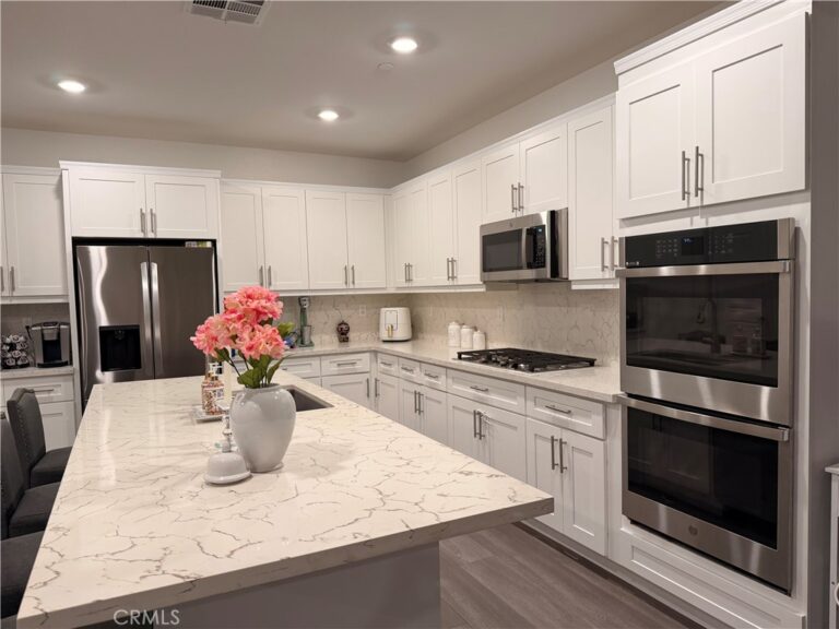 562 Hudson Way, Rialto