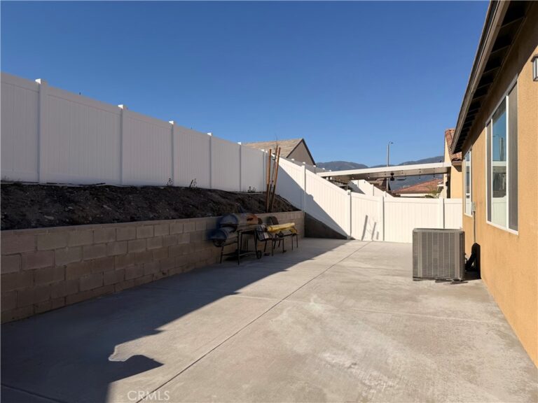562 Hudson Way, Rialto