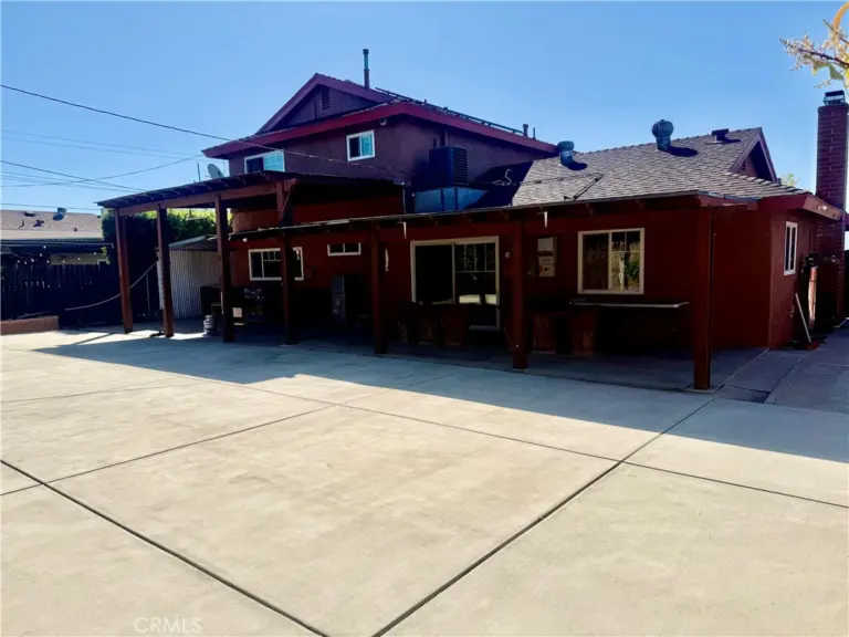 5982 Harrison, Chino