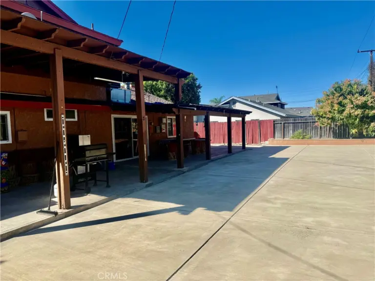 5982 Harrison, Chino