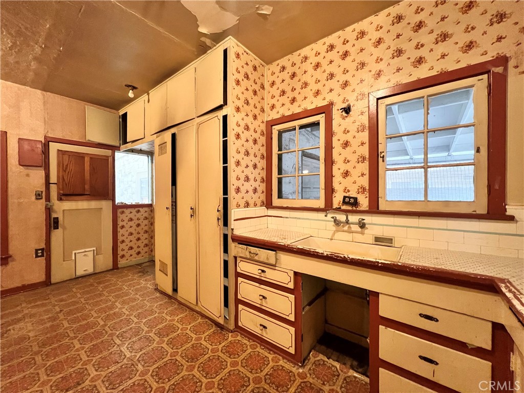 637 San Francisco, Pomona