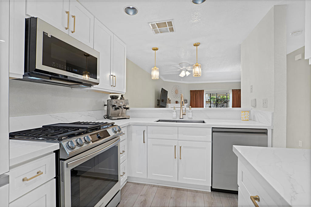 682 Sycamore Avenue, Claremont
