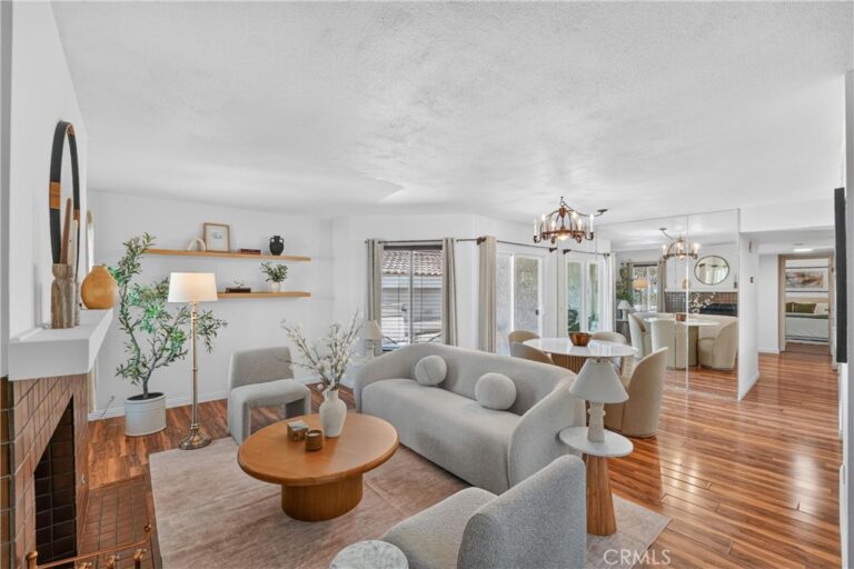69 Brownfield, Pomona