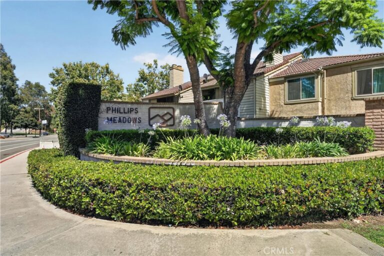69 Brownfield, Pomona