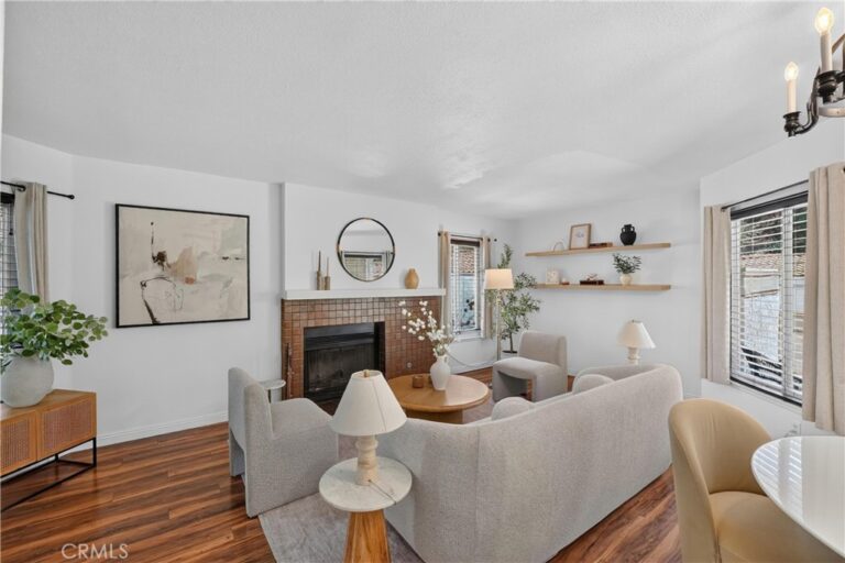 69 Brownfield, Pomona