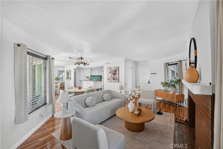 69 Brownfield, Pomona
