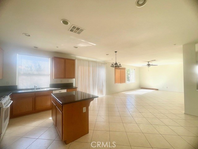7434 Freeport, Fontana