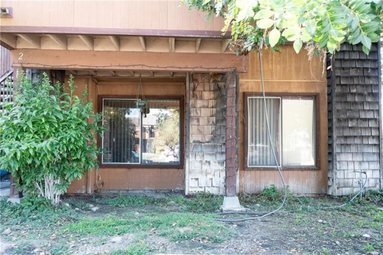 9010 Newport, Fontana