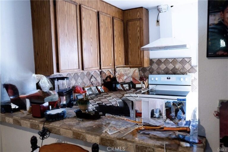 9010 Newport, Fontana