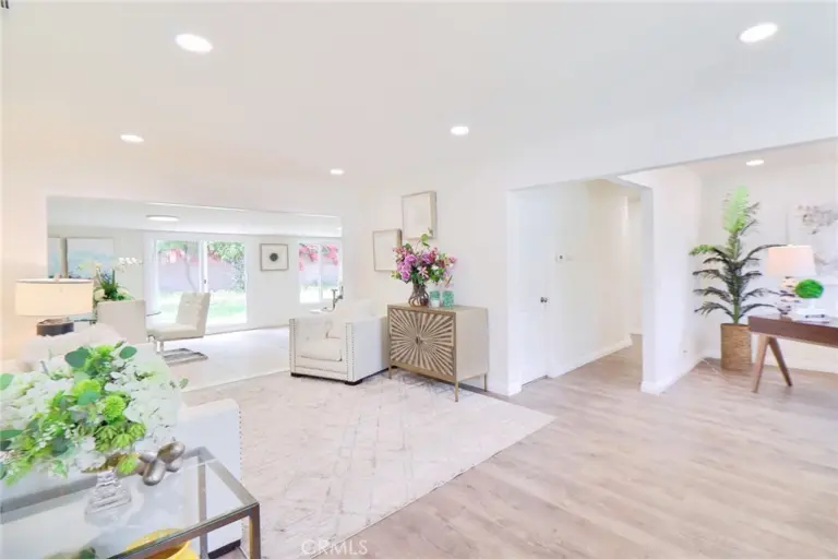 1022 W Grovecenter, West Covina