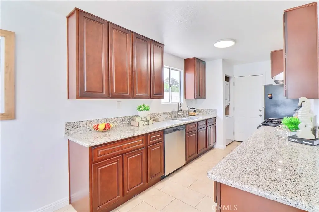 1022 W Grovecenter, West Covina