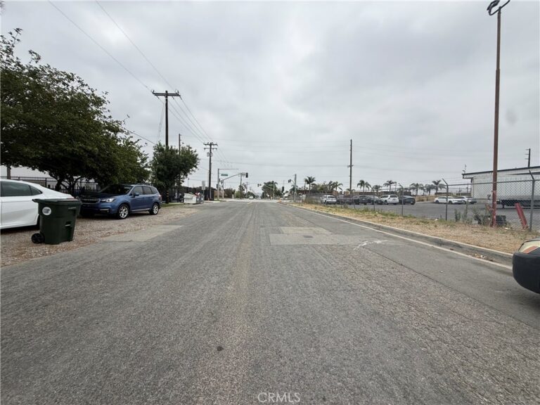 10453 Calabash, Fontana