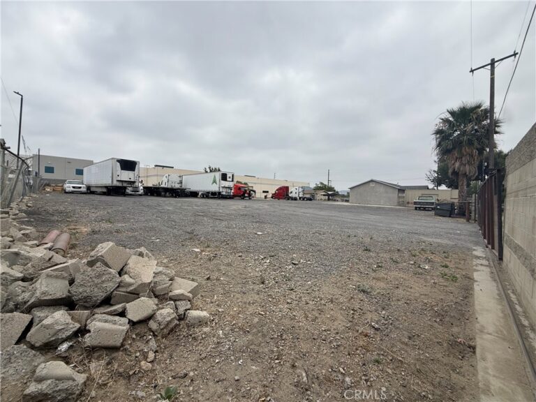 10453 Calabash, Fontana