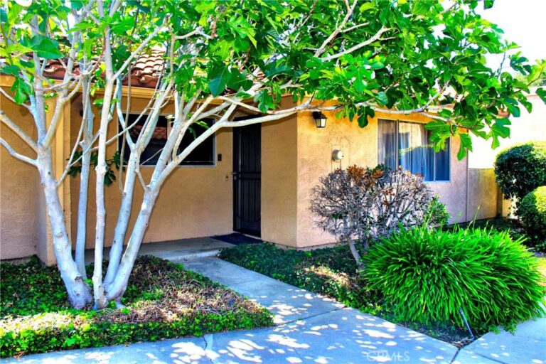 1049 W Pine #c, Upland