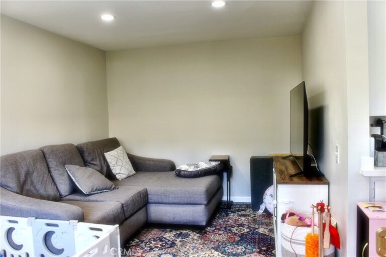 1049 W Pine #c, Upland