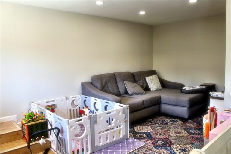 1049 W Pine #c, Upland