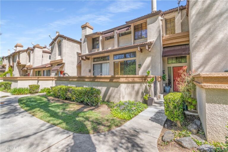 11 Wildflower Pl, Pomona