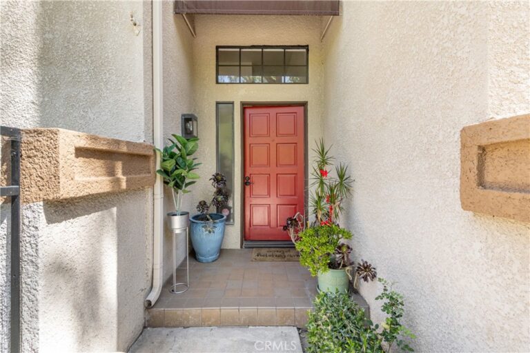 11 Wildflower Pl, Pomona