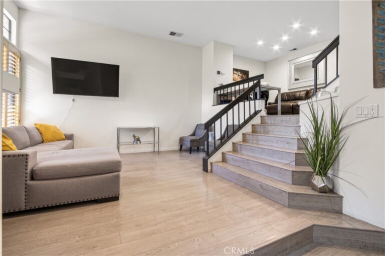 11 Wildflower Pl, Pomona