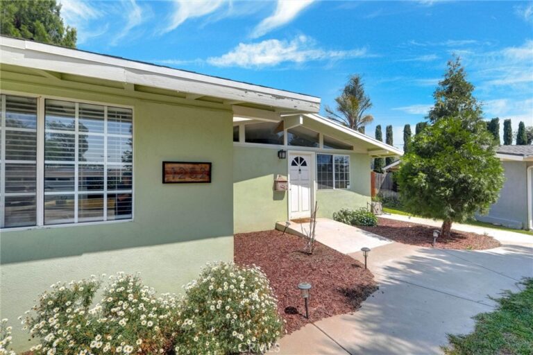 1252 E Walnut, Glendora
