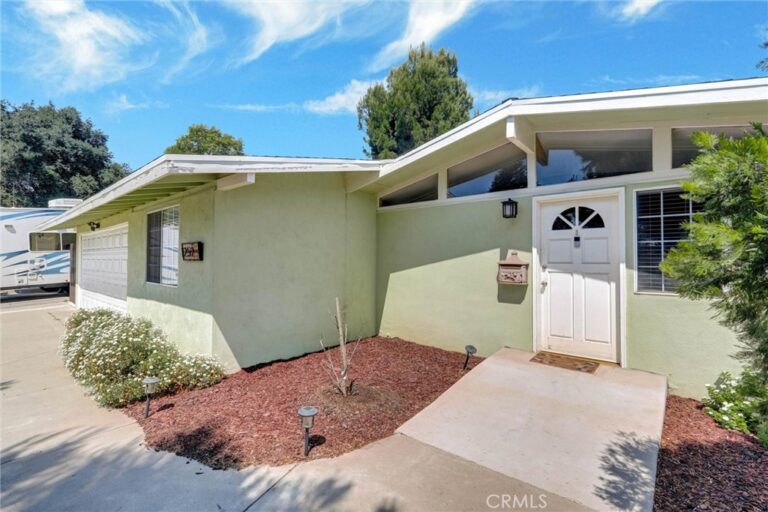 1252 E Walnut, Glendora