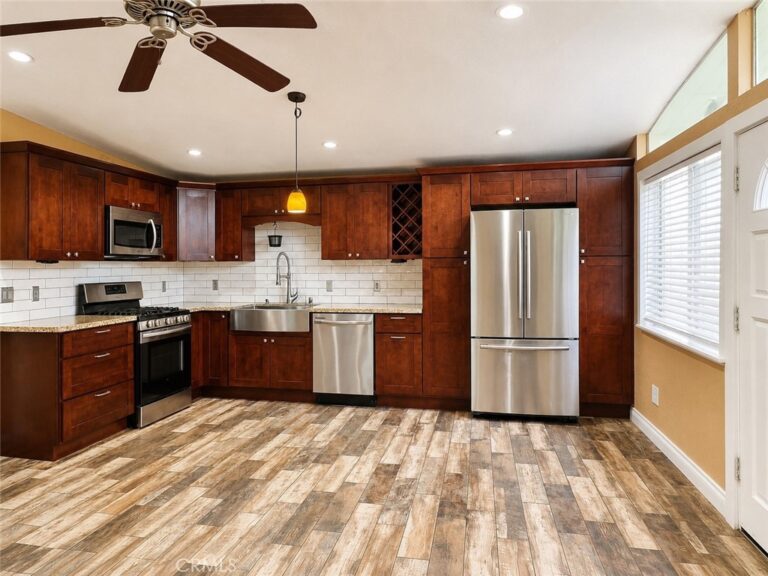 1252 E Walnut, Glendora